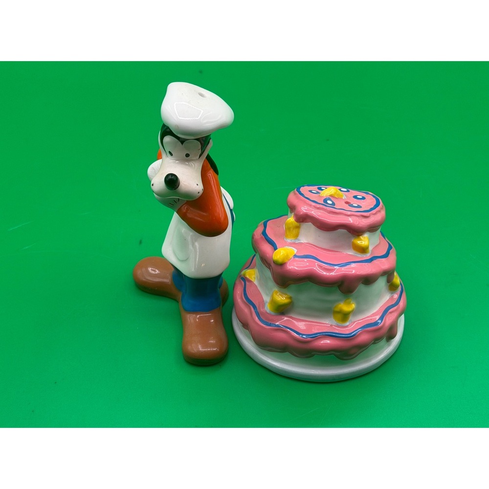 NE Disney Goofy Chef and Birthday Cake Ceramic Salt and Pepper Shaker Set VTG